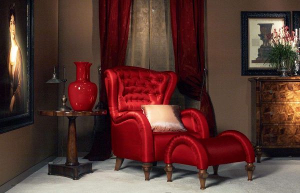 шторы бордового цвета в гостиной классика