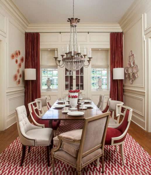 красные шторы в интерьере гостиной в стиле классика