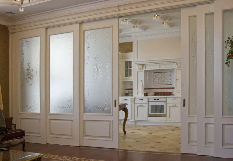 Раздвижные двери для роскошного интерьера в стиле классики